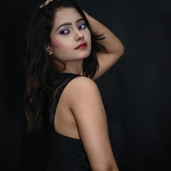 Fashion Shoot Perfection – Frame by CP Wedding & FilmistHar pose mein ek confidence chhupa hota (4)